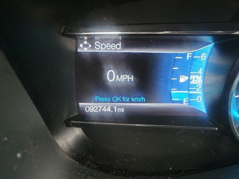 Used 2018 Ford Explorer XLT w/ Equipment Group 202A FWD image 2