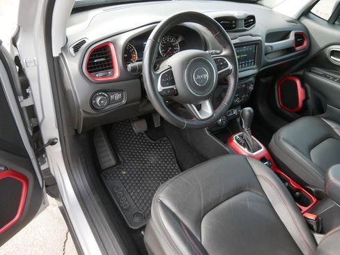 Used 2018 Jeep Renegade Trailhawk image 11