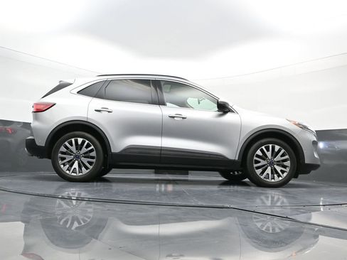 Used 2020 Ford Escape Titanium image 28