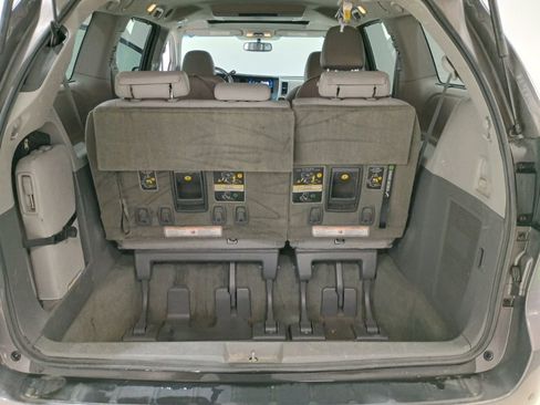 Used 2016 Toyota Sienna L image 24