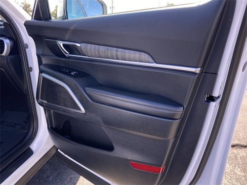 Used 2025 Kia Telluride EX image 35
