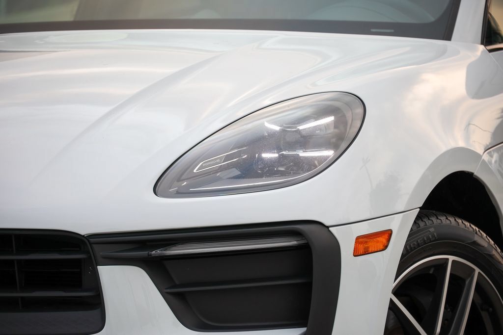Certified 2026 Porsche Macan AWD/4WD image 10