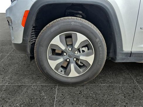 Used 2025 Jeep Grand Cherokee Limited 4xe image 14