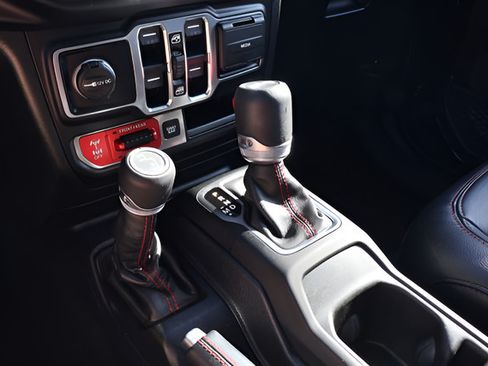 Used 2019 Jeep Wrangler Unlimited Rubicon AWD/4WD image 24