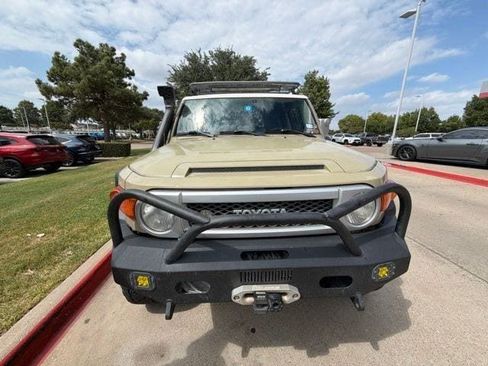Used 2013 Toyota FJ Cruiser 4WD w/ Convenience Pkg image 2