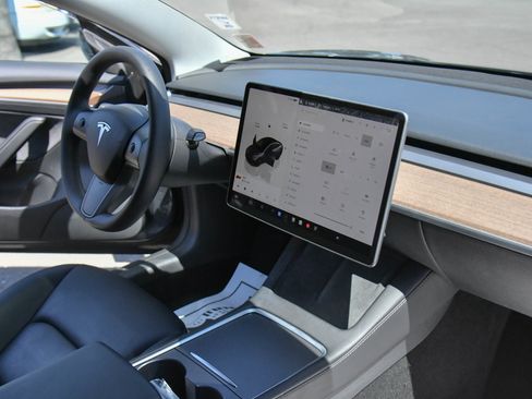 Used 2023 Tesla Model 3 Standard Range image 42