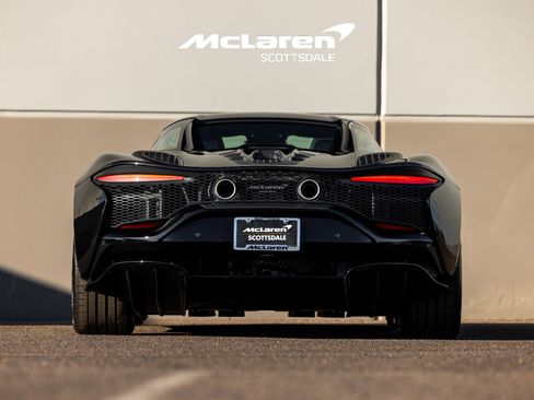 Used 2025 McLaren Artura Spider image 9