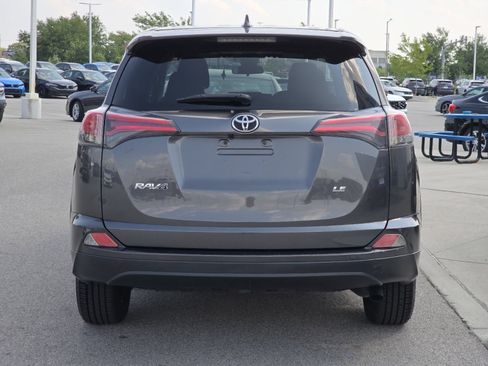 Used 2018 Toyota RAV4 LE FWD image 6