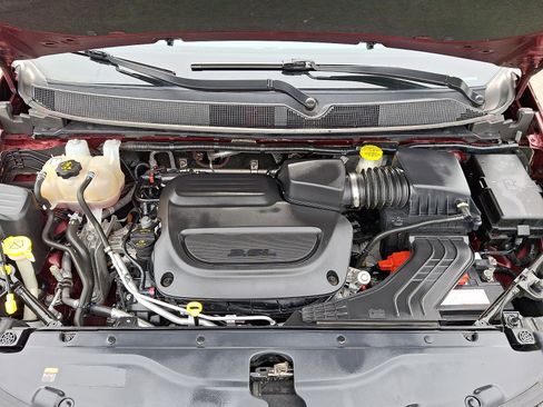 Used 2023 Chrysler Voyager LX FWD image 27