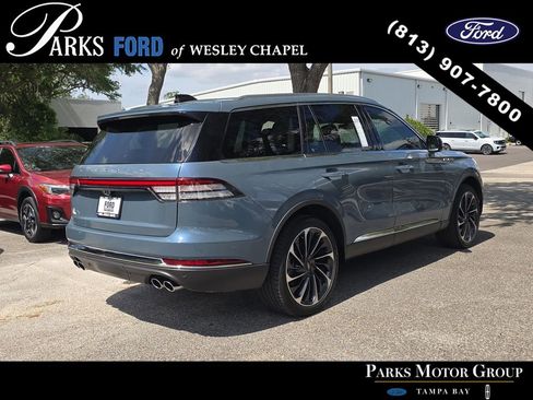 Used 2025 Lincoln Aviator Reserve AWD/4WD image 4