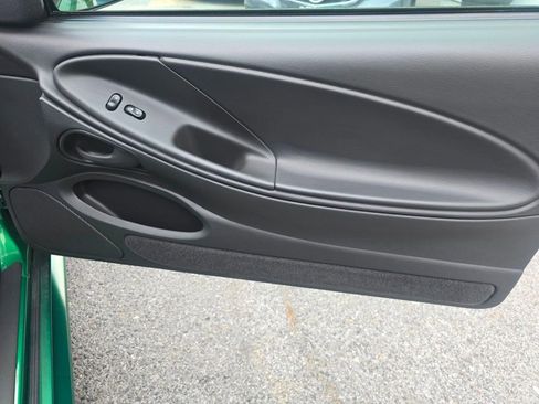 Used 2001 Ford Mustang Premium RWD image 12