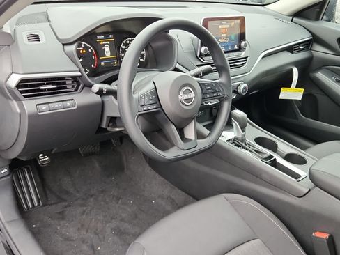 Used 2025 Nissan Altima 2.5 S FWD image 11