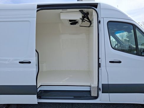 Used 2024 Mercedes-Benz Sprinter 144 Cargo image 10