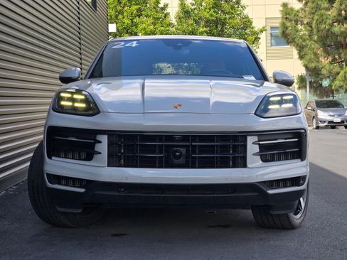 Used 2024 Porsche Cayenne S AWD/4WD image 10