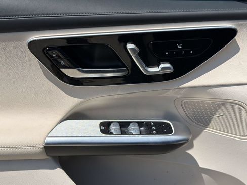 Used 2024 Mercedes-Benz GLC 300 4MATIC image 14