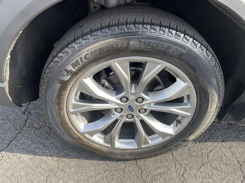 Used 2022 Ford Explorer XLT w/ Equipment Group 202A image 17