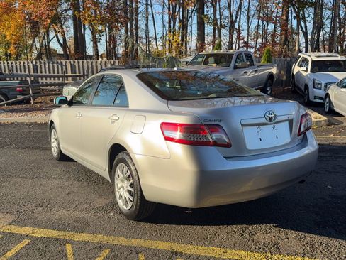 Used 2010 Toyota Camry LE image 4