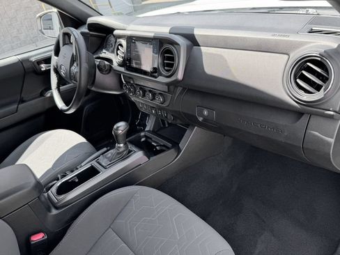 Used 2019 Toyota Tacoma TRD Sport w/ Technology Package AWD/4WD image 30
