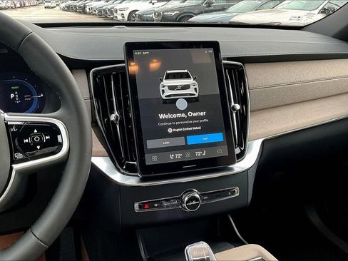 New 2025 Volvo XC90 T8 Core image 17