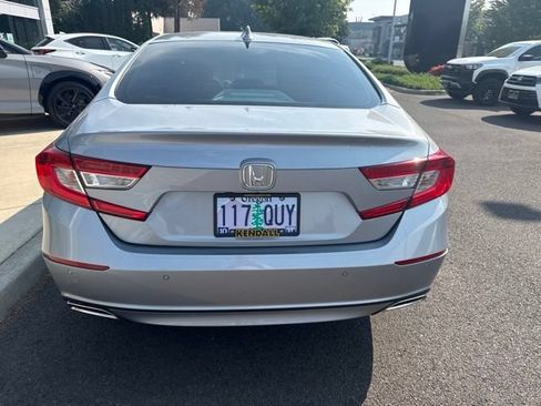Used 2018 Honda Accord Touring image 6