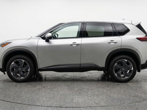Used 2025 Nissan Rogue SV FWD image 5