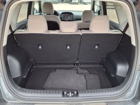 Used 2025 Kia Soul LX w/ LX Technology Package FWD image 15