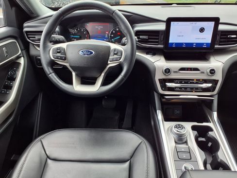Used 2023 Ford Explorer XLT w/ Equipment Group 202A AWD/4WD image 6