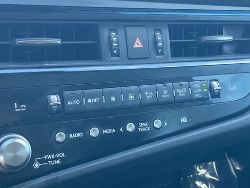 Used 2023 Lexus ES 350 w/ Accessory Package (Z1) image 23