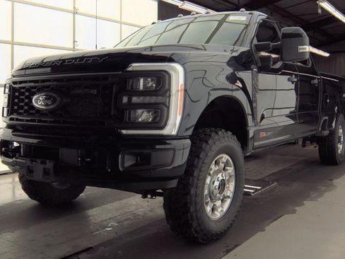 Used 2023 Ford F350 Lariat w/ Lariat Ultimate Package AWD/4WD image 3