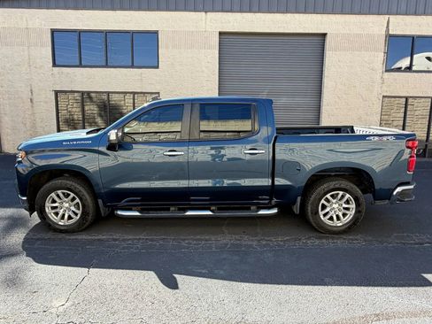 Used 2021 Chevrolet Silverado 1500 LT AWD/4WD image 3