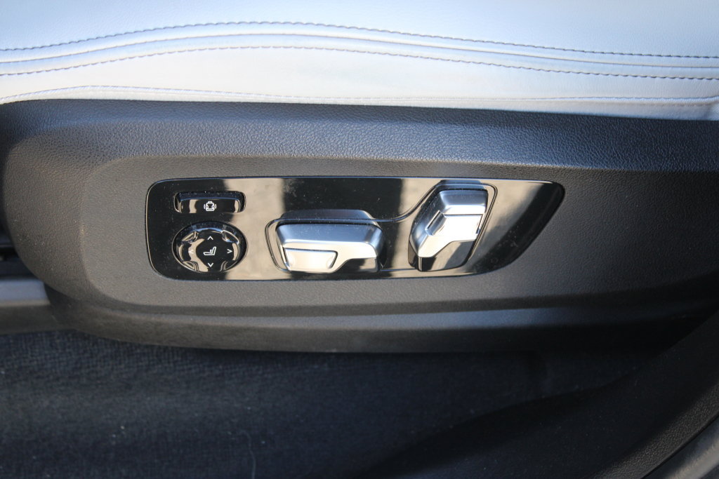 Used 2024 BMW X7 xDrive40i w/ M Sport Package AWD/4WD image 21