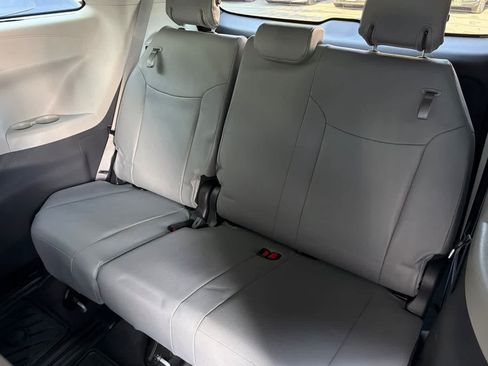 Used 2024 Toyota Sienna Limited AWD/4WD image 17