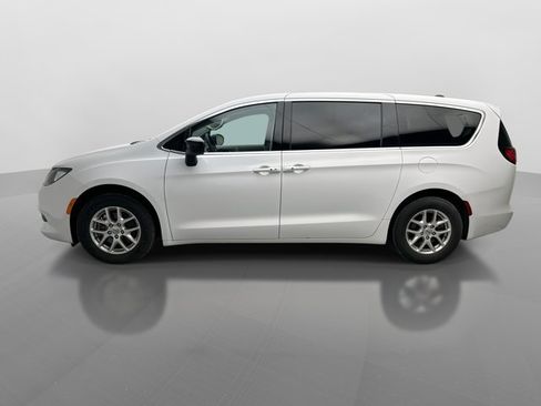 Used 2024 Chrysler Voyager LX FWD image 2