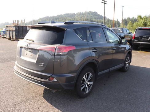 Used 2018 Toyota RAV4 XLE AWD/4WD image 5