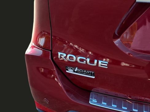 Used 2019 Nissan Rogue SV image 28