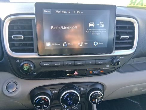Used 2025 Hyundai Venue SEL image 25