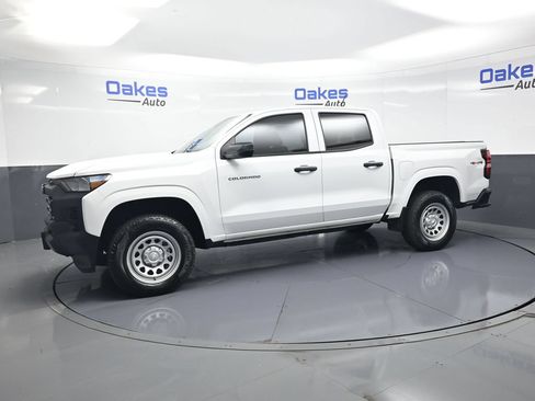Used 2025 Chevrolet Colorado W/T w/ Advanced Trailering Package AWD/4WD image 5