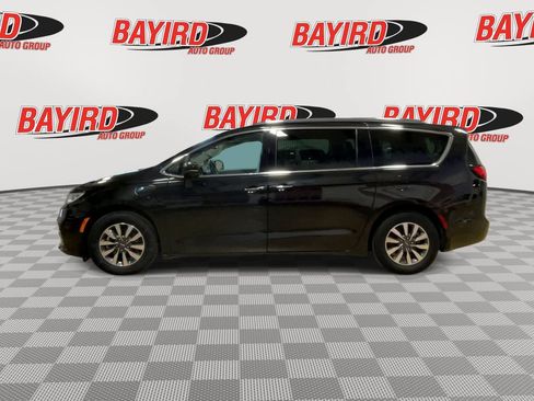 Used 2021 Chrysler Pacifica Touring-L FWD image 5