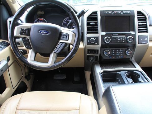 Used 2021 Ford F250 Lariat w/ Lariat Ultimate Package AWD/4WD image 25