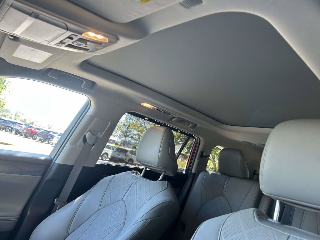 Used 2021 Toyota Highlander Platinum AWD/4WD image 12