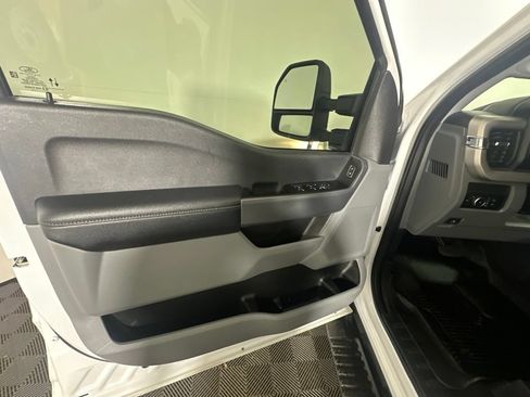 Used 2023 Ford F350 XLT AWD/4WD image 18