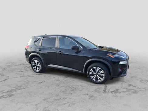 Used 2023 Nissan Rogue SV image 2