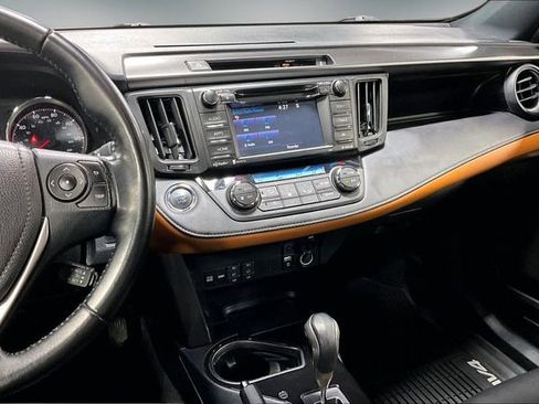 Used 2016 Toyota RAV4 SE image 11