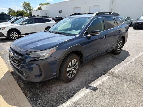 Used 2025 Subaru Outback Premium AWD/4WD image 2
