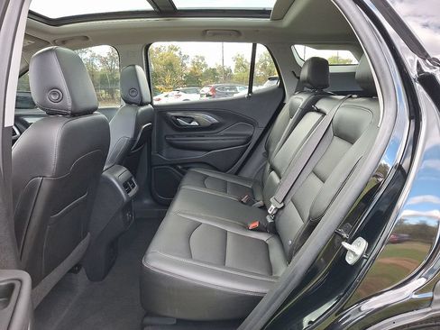 Used 2022 GMC Terrain SLT w/ Infotainment Package II AWD/4WD image 9