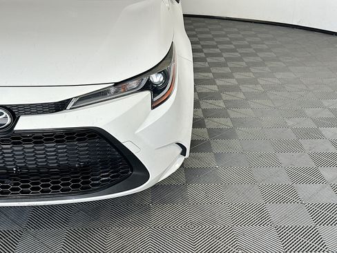 Used 2022 Toyota Corolla LE FWD image 9
