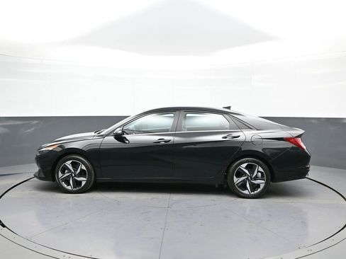 Certified 2023 Hyundai Elantra Limited w/ Preferred Accessory Package image 9