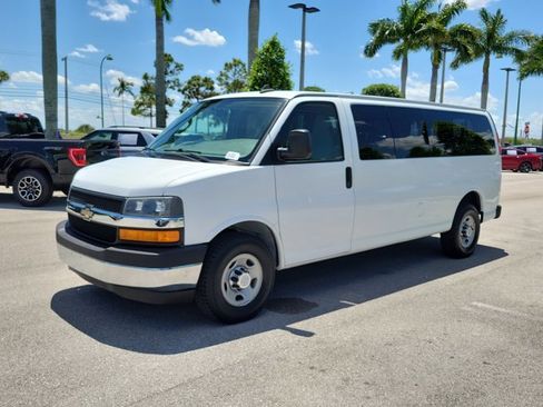 Used 2017 Chevrolet Express 3500 LT w/ LT Preferred Equipment Group RWD image 3