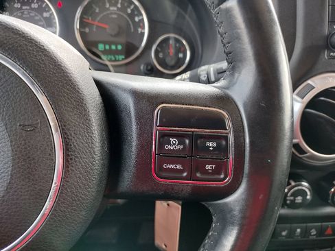 Used 2015 Jeep Wrangler Unlimited Rubicon w/ Connectivity Group AWD/4WD image 20