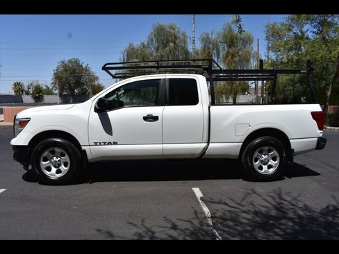 Used 2017 Nissan Titan S AWD/4WD image 4